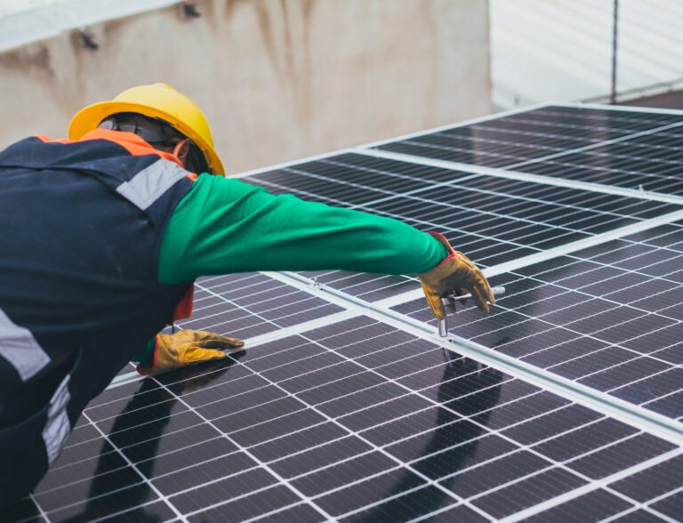 Instalación de paneles solares fotovoltaicos, reforma con acceso a una subvención en España
