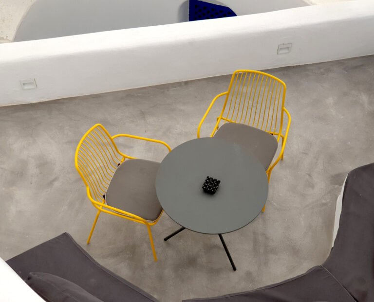 Terraza impermeabilizada con muebles de exterior